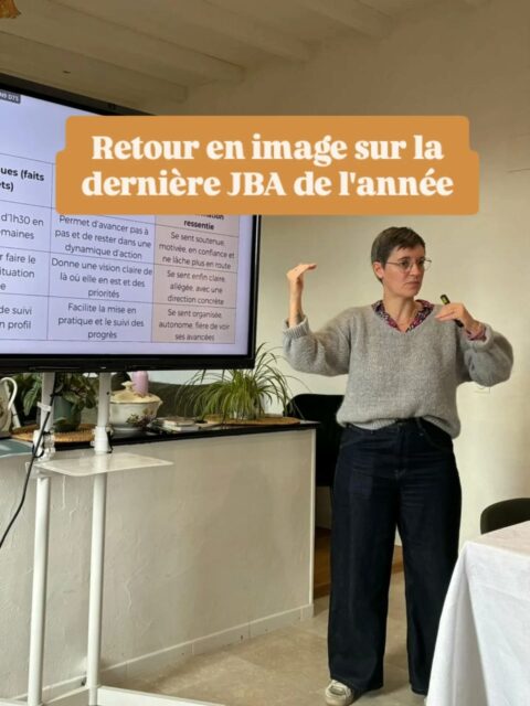 🎬 Clap de fin pour la dernière Journée du Business Aligné de 2025.

Nous avons fini l'année avec des rires, plus de clarté et de structure mais surtout avec une vision plus précise pour 2026 😁

Merci à toutes pour votre belle présence 🙏

Ce n'est pas fini, le mini challenge des dernières actions alignées de l'année a commencé pour les 13 entrepreneures presentes !
Nous avons hâte de vous lire et de vous voir valider vos objectifs 👌

Prochaine JBA le lundi 19 Janvier à @la_toulousaine_maison -> lien dans la bio 🔗

Merci pour le délicieux repas @madem0isellecharl0tte 😋

Encore bravo pour ton pitch @altigraphy_astrid 👏

En janvier ça sera au tour de @hnb_coaching et de @dujusdansnosvies ⏳tic-tac 😜

Merci à tous ceux qui ont pris le temps de nous écrire un avis sur Google 🙏

Belle soirée et à très vite ❤️
Ellen

Ps : J'ai trouvé pourquoi les vidéos n'avaient pas de son sur mon précédent post... J'avais mis de la musique or c'est l'un ou l'autre 😅☺️😘